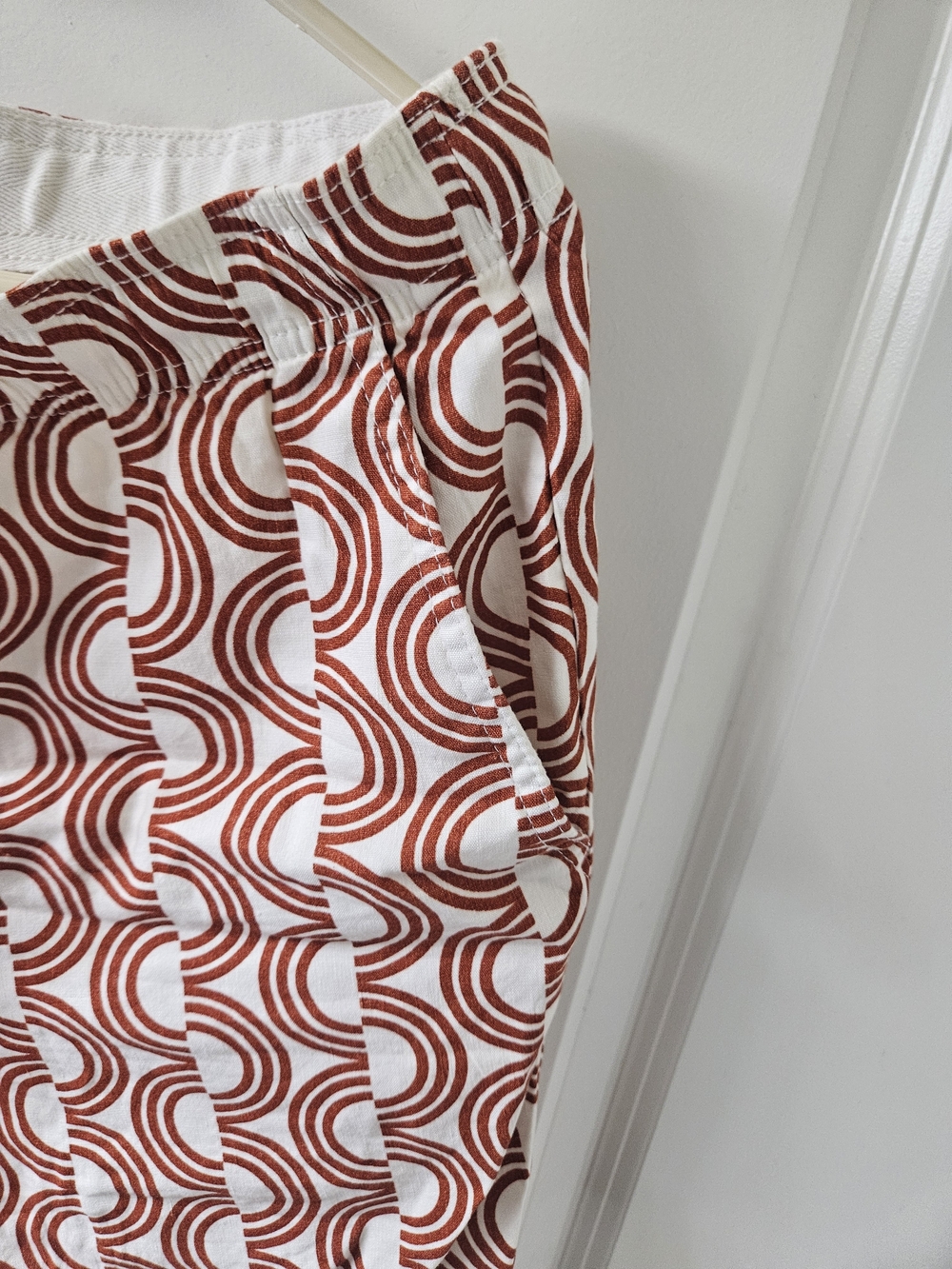 Express White Drawstring Shorts with Rust Geometric Print - Picture 5 of 12